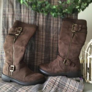 White Mountain 6 M Brown Suede Like Fabric